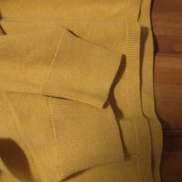 Woolrich woman's size XS long sleeve knit pullover sweaters w logo, pleats NWOT - Picture 9 of 16